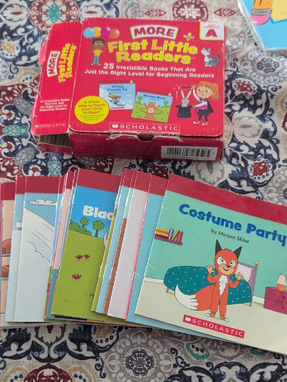 Scholastic First little Reader- Level A Boxed Set - Red & Teal Beginner Readers